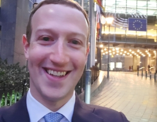 Facebook va interzice postările despre negarea Holocaustului
