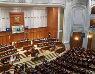 AUR depune moţiuni simple şi pregăteşte moţiune de cenzură dacă Guvernul îşi angajează răspunderea pe pachetul de reformă a administraţie
