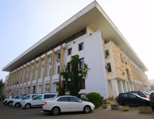 Protest în fața Primăriei Constanța chiar în timpul ședinței de Consiliu Local. Organizatorii fac apel la solidaritate și prezență publică