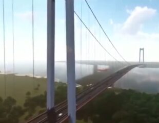 Imagini spectaculoase cu podul suspendat de la Brăila