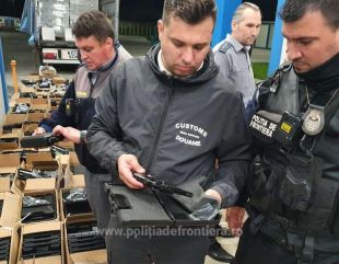 Captură record de arme intrate pe teritoriul României: 2.850 pistoale