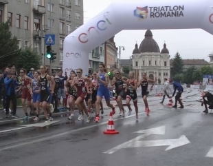 Au lăsat înotul pentru adrenalina de la triatlon