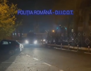 Percheziții într-un dosar de proxenetism