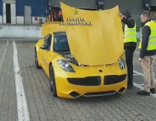 Mașină de lux, reținută în Portul Constanţa