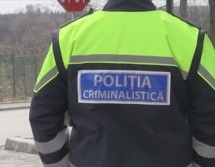 Un copil și-a salvat mama, înjunghiată de iubit