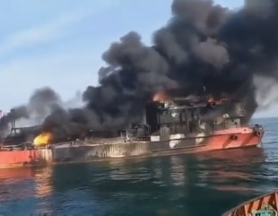 Petrolier moldovenesc fumegă, în Marea Neagră