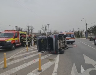 Impact în sensul giratoriu din Mamaia