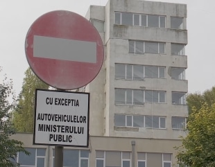 Barirele din Peninsulă rămân ridicate