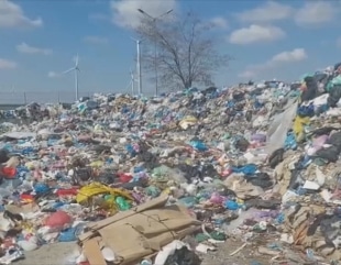 Un câmp de gunoaie în localitatea Cogealac