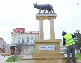 Se renovează statuile din Constanța