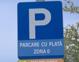 O zi de parcare, cât o noapte de cazare