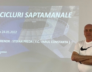 Din poarta de fotbal, direct la catedră