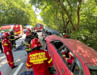 Exercițiu ISU: Accident grav cu două persoane încarcerate