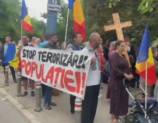 Slujbă împotriva demolării bisericii de pe trotuar