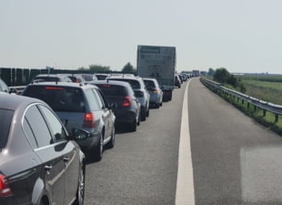 Trafic intens pe Autostrada A2 și DN39: Poliția Rutieră oferă sfaturi și rute alternative pentru șoferi