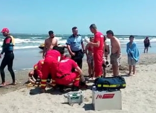 Bărbat scos inconștient din mare, la Vadu