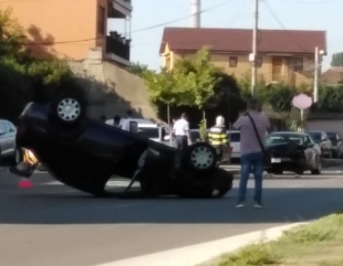 Carambol rutier la Constanţa. Trei mașini implicate și 4 persoane, printre care şi un copil de 2 ani