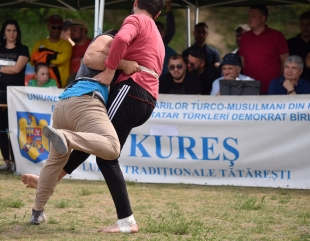 UDTTMR duce tradiția mai departe: Kureșul, sportul tradițional al tătarilor,  organizat la Constanța