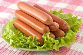 Alertă alimentară! Mai multe sortimente de crenvurşti au fost retrase de la vânzare