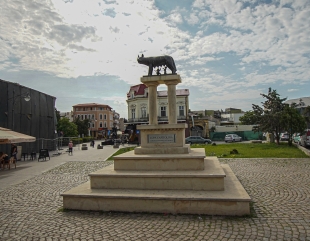 Noi statui în oraș