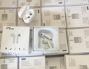 Mii de Airpods false, confiscate în Portul Constanța