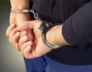Constănțean de 21 de ani, reținut după ce a furat de 19 ori din supermarketuri