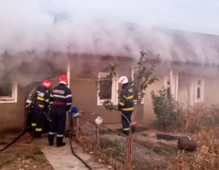 Femeie moartă într-un incendiu provocat de o lumânare