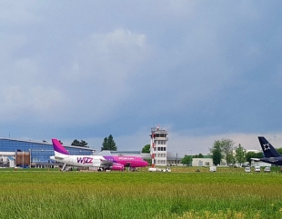 Avionul în care pasagerii au început să leșine din cauza căldurii a plecat după 24 de ore