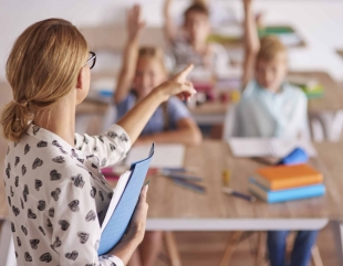 Cât va câștiga un profesor debutant din 2027. Ce sporuri dispar