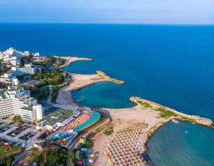 Vacanțe mai scurte și mai scumpe