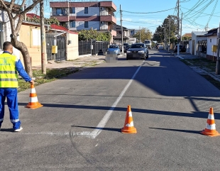 Atenție, șoferi! Au început lucrările de frezare a carosabilului pe strada Frunzelor din cartierul Coiciu&nbsp;