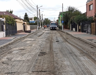 Atenție, șoferi! Se asfaltează carosabilul pe strada Liliacului, cartierul Km 4-5 
