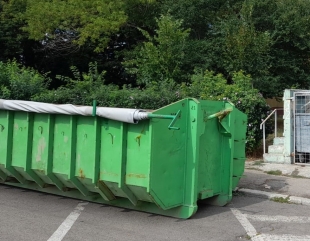 Unde sunt amplasate containerele pentru colectarea deșeurilor voluminoase