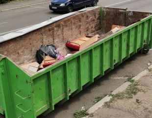 Locul deșeurilor voluminoase nu este pe stradă