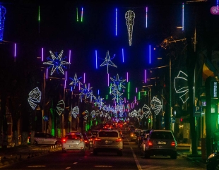 Iluminatul festiv în valoare de 3,5 milioane de lei, oprit pe timpul nopții