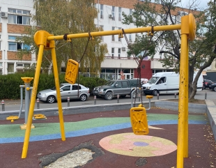 Locuri de joacă vandalizate, un pericol pentru copii