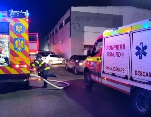 Mașini distruse de un incendiu puternic