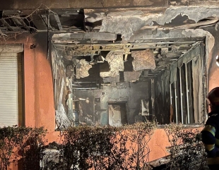 36 de persoane evacuate dintr-o scară în flăcări