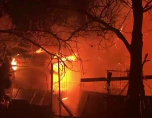 Tulcea: Un cartier întreg amenințat de flăcări