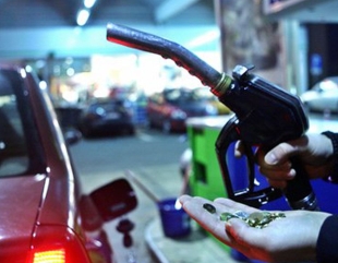 Embargoul la țiței ar putea scumpi carburanții