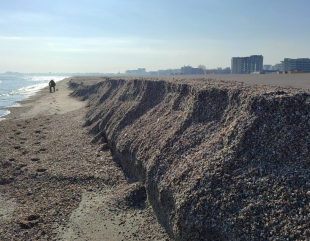 Mamaia: Plajă nouă distrusă de valuri
