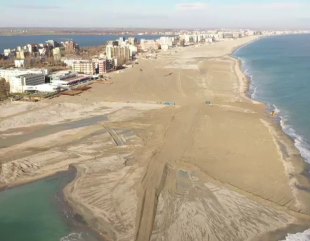 Mesaj de dragoste pe o plajă din Mamaia