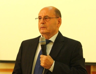 Sala plină la conferința susținută de profesorul Dulcan