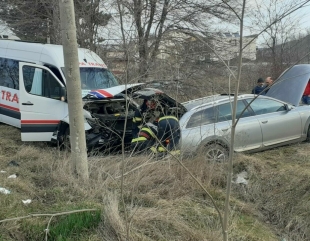 Microbuz cu pasageri, implicat într-un accident