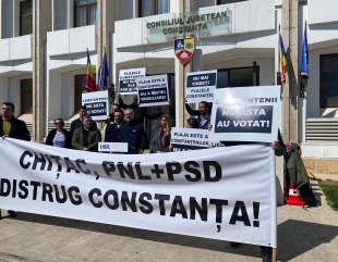 Protest USR în fața Primăriei