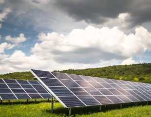 Evaziune cu panouri fotovoltaice. Cum a acționat în mai multe state rețeaua condusă de doi români: ANAF a sesizat Parchetul