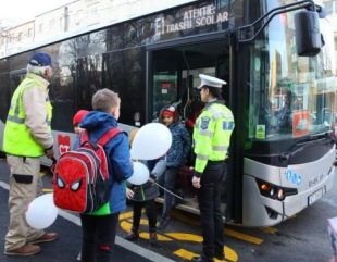 Transportul gratuit al elevilor, pe masa Curții Constituționale