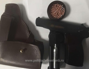 Pistol cu gaze, asupra unui ucrainean