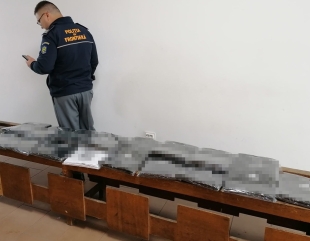 Haine contrafăcute confiscate la vamă