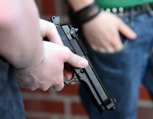 Elev de 7 ani, cu arma la școală. Tatăl elevului amendat cu 5.000 de lei. Arma a fost confiscată
